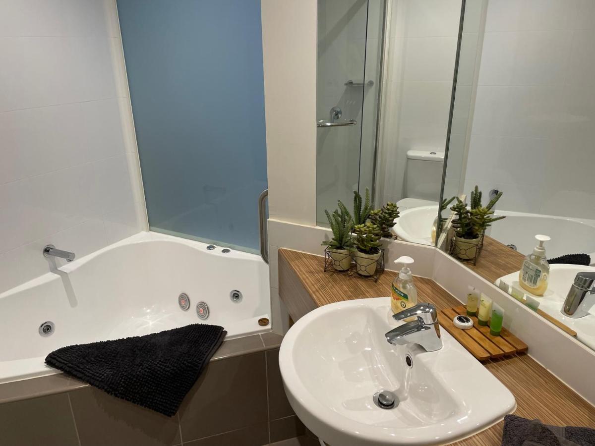 Waterfront@Waves Apartment Cowes Bagian luar foto