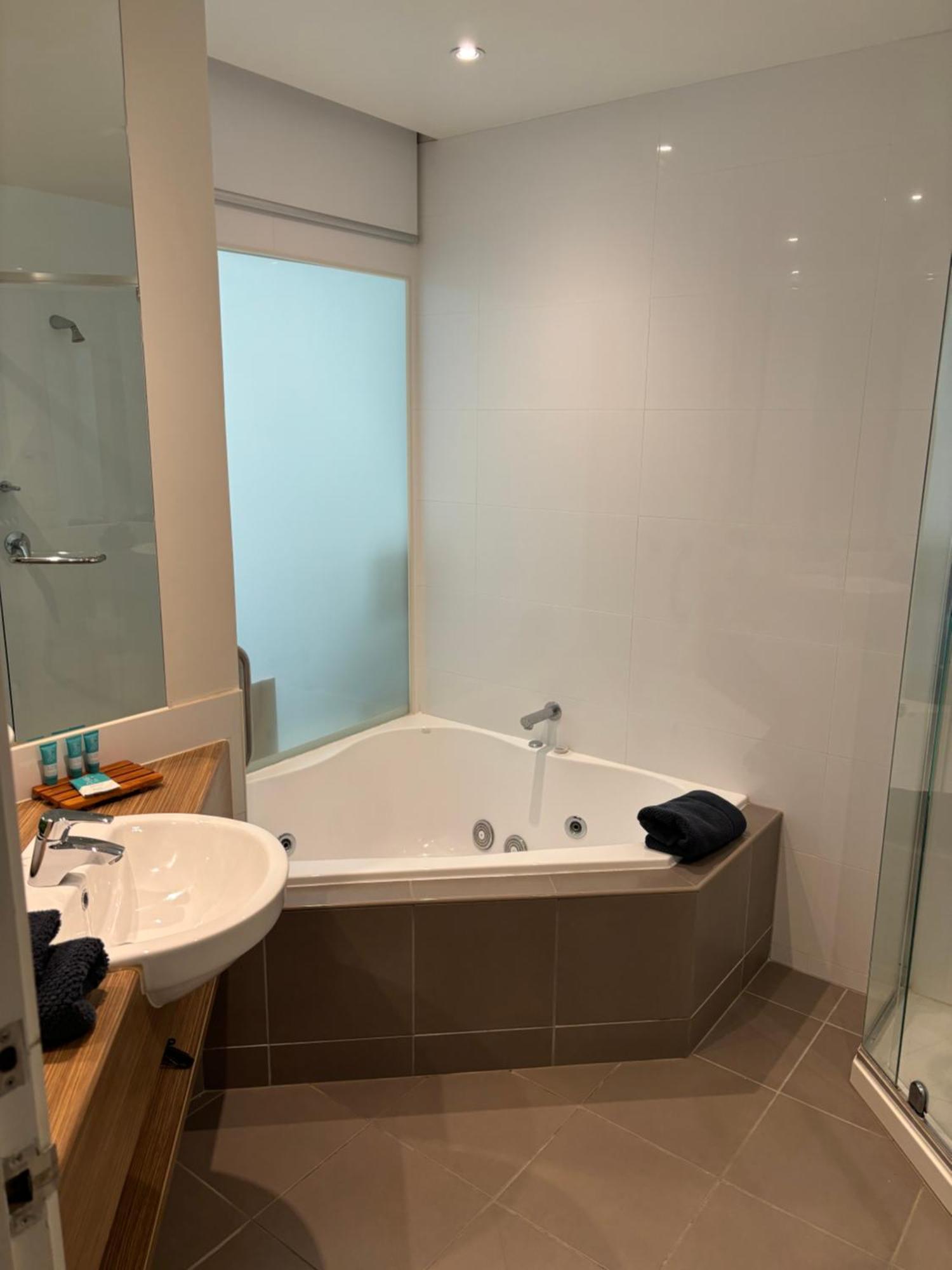 Waterfront@Waves Apartment Cowes Bagian luar foto